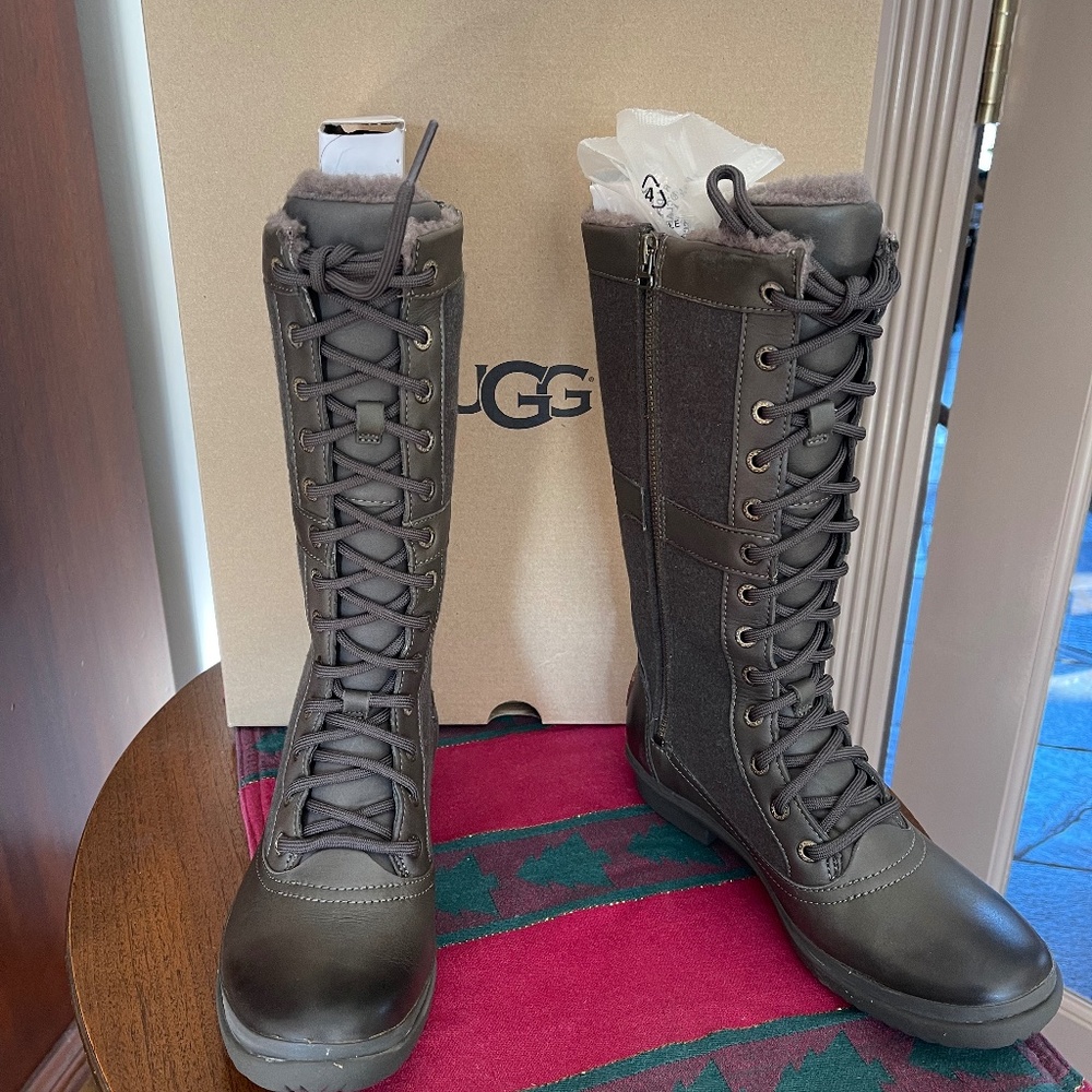 UGG ELVIA BOOT